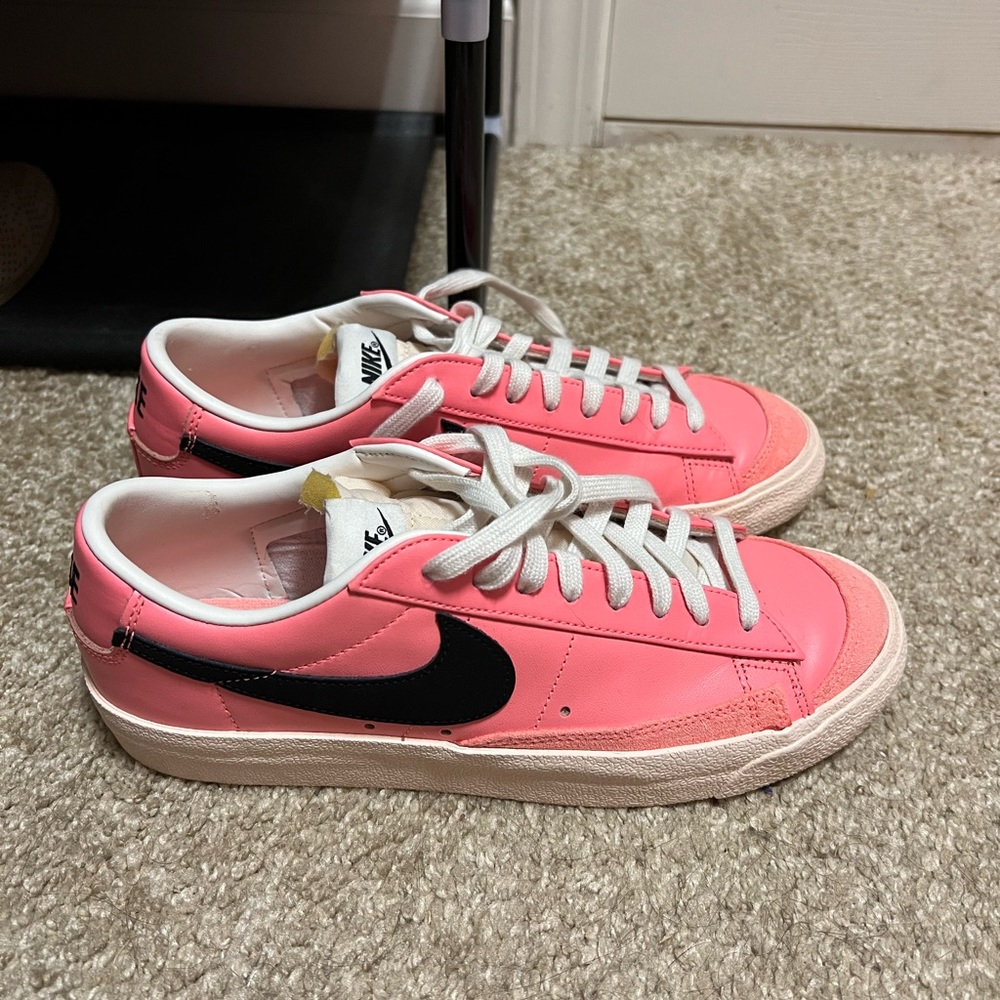 Nike Vintage Women’s Sneakers